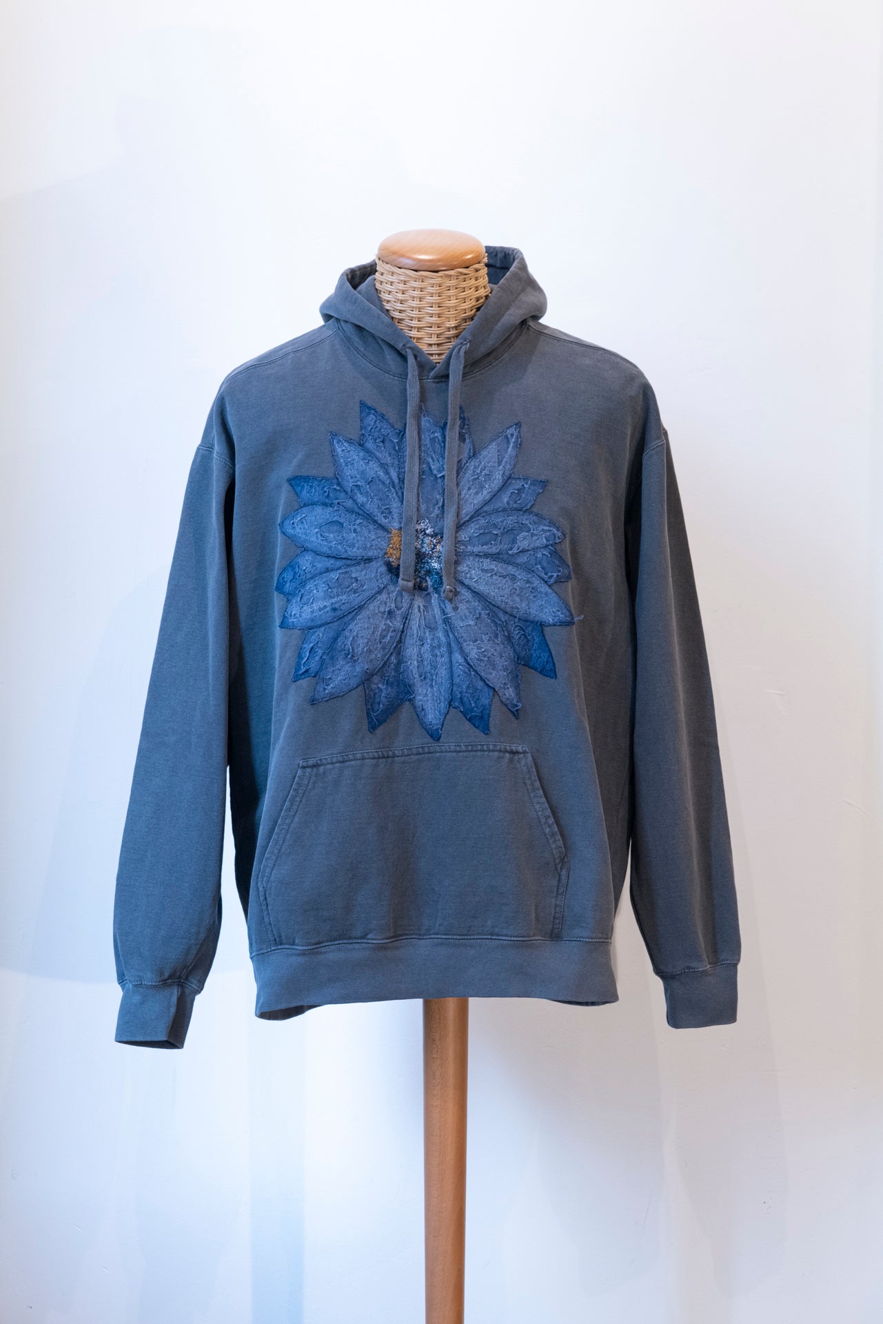 Boro flower hoodie - Phantom Daisy